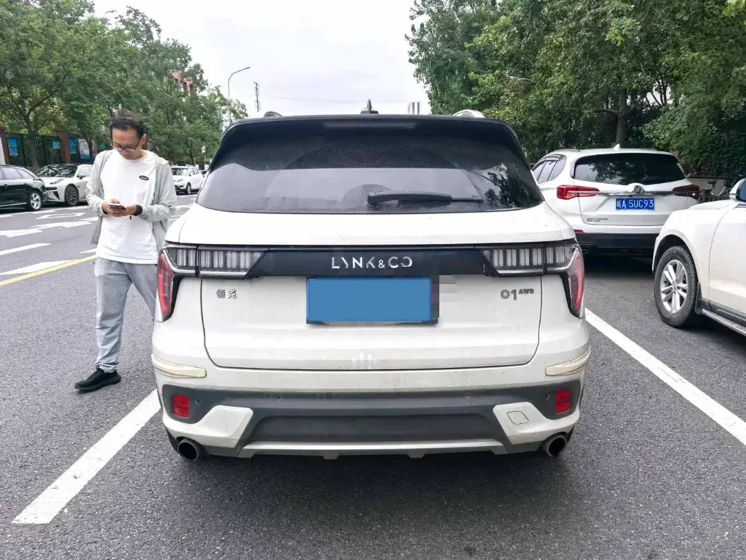 2017 LYNK&CO 01 thumbnail 4