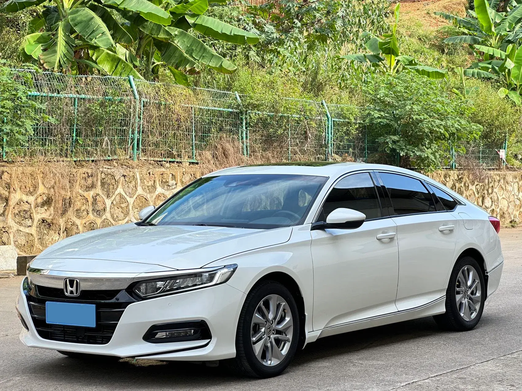 2018 HONDA ACCORD view 1