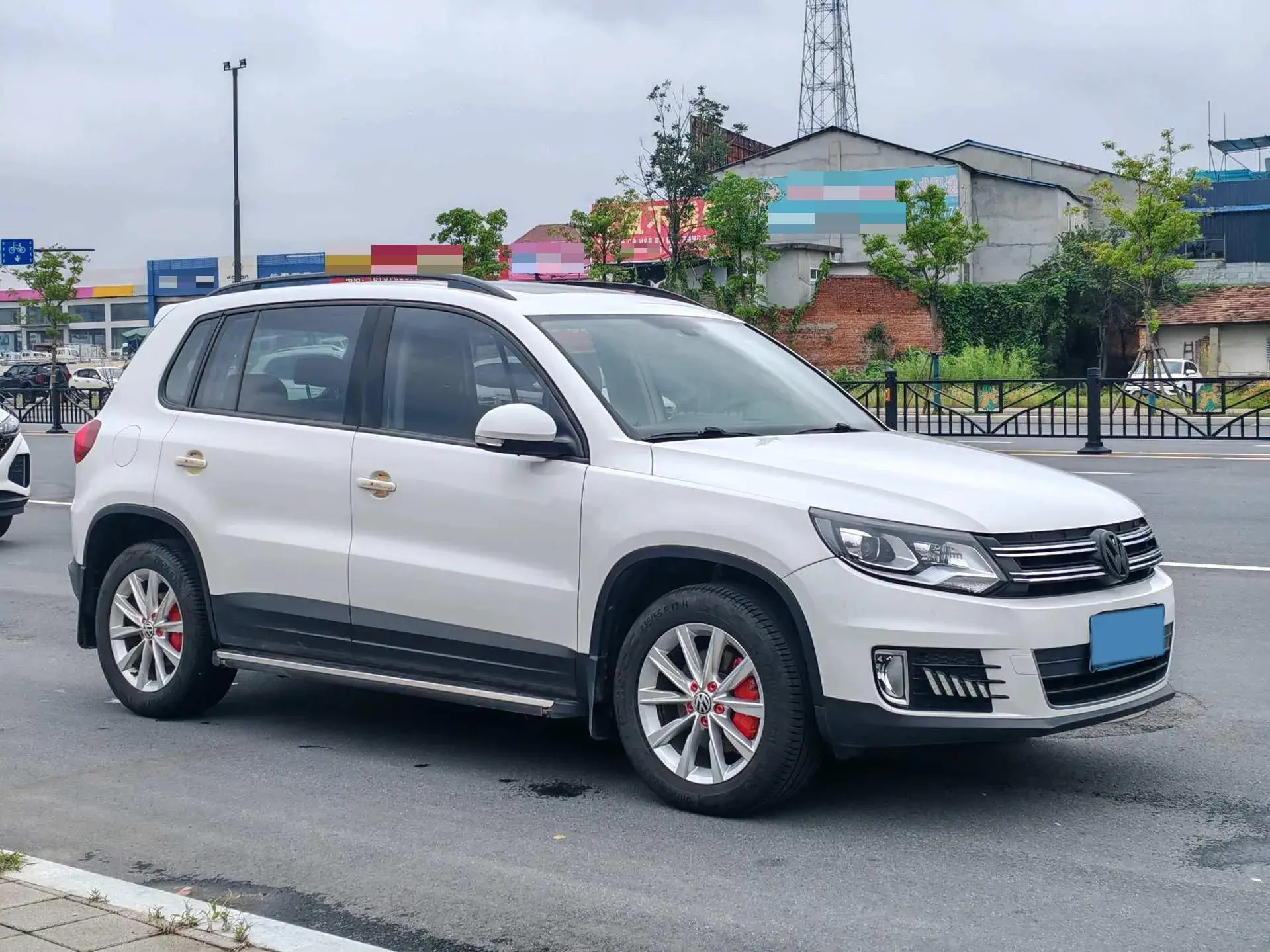 2017 VOLKSWAGEN TIGUAN thumbnail 2