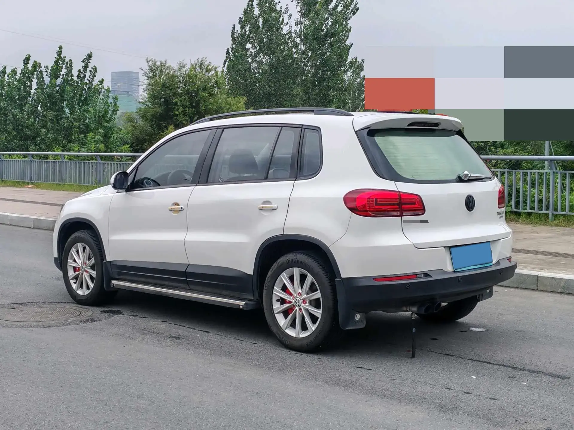 2017 VOLKSWAGEN TIGUAN thumbnail 4