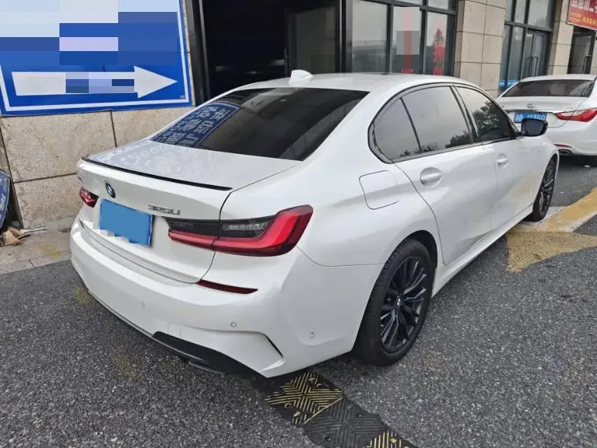 2022 BMW 3 thumbnail 2