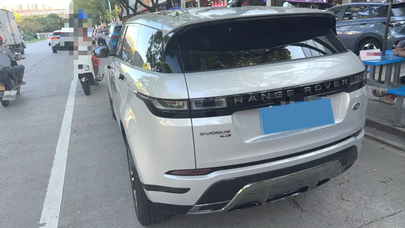 2022 LAND ROVER thumbnail 3