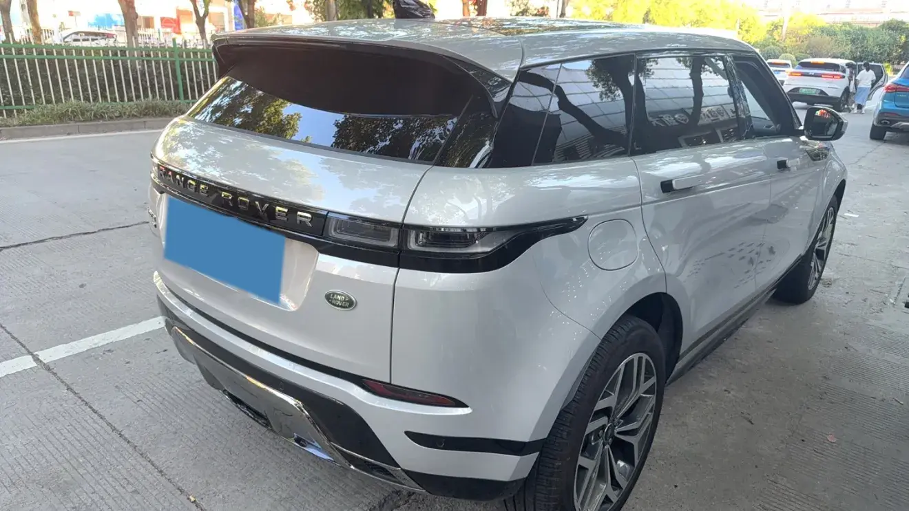 2022 LAND ROVER thumbnail 4