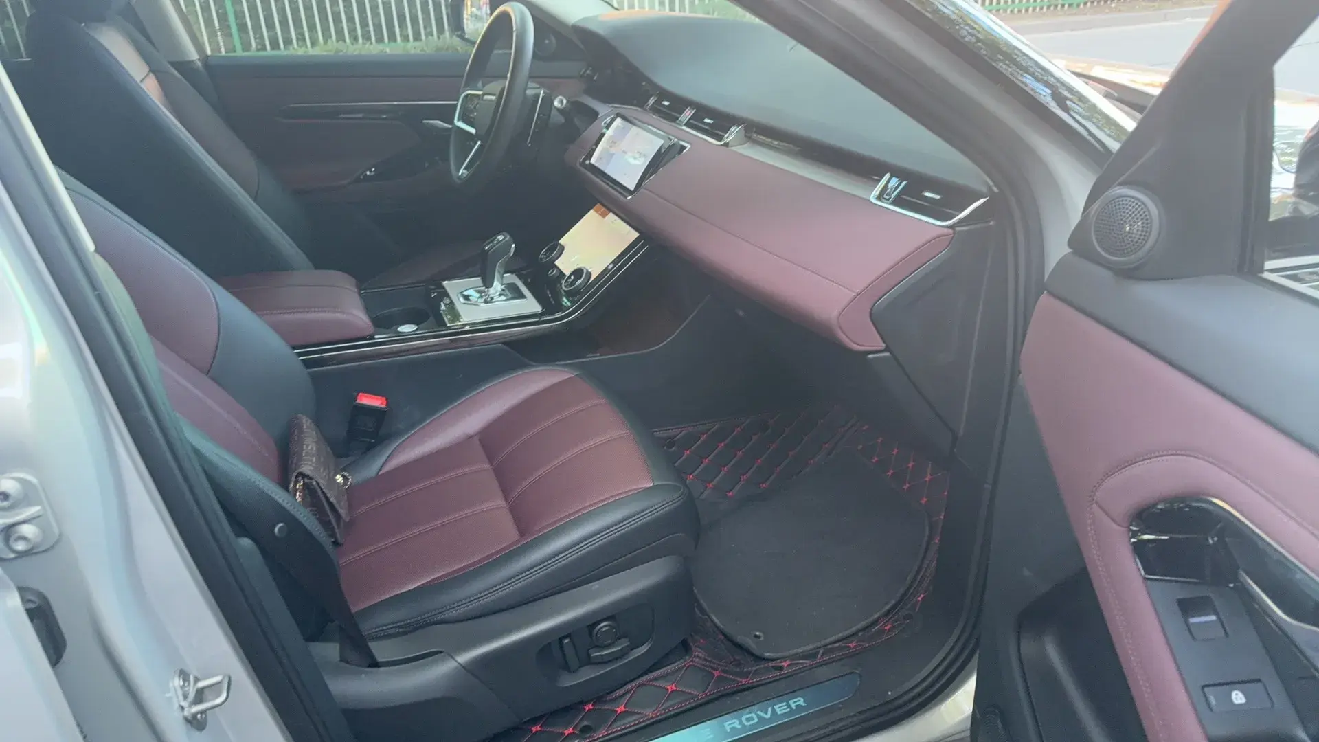 2022 LAND ROVER thumbnail 2