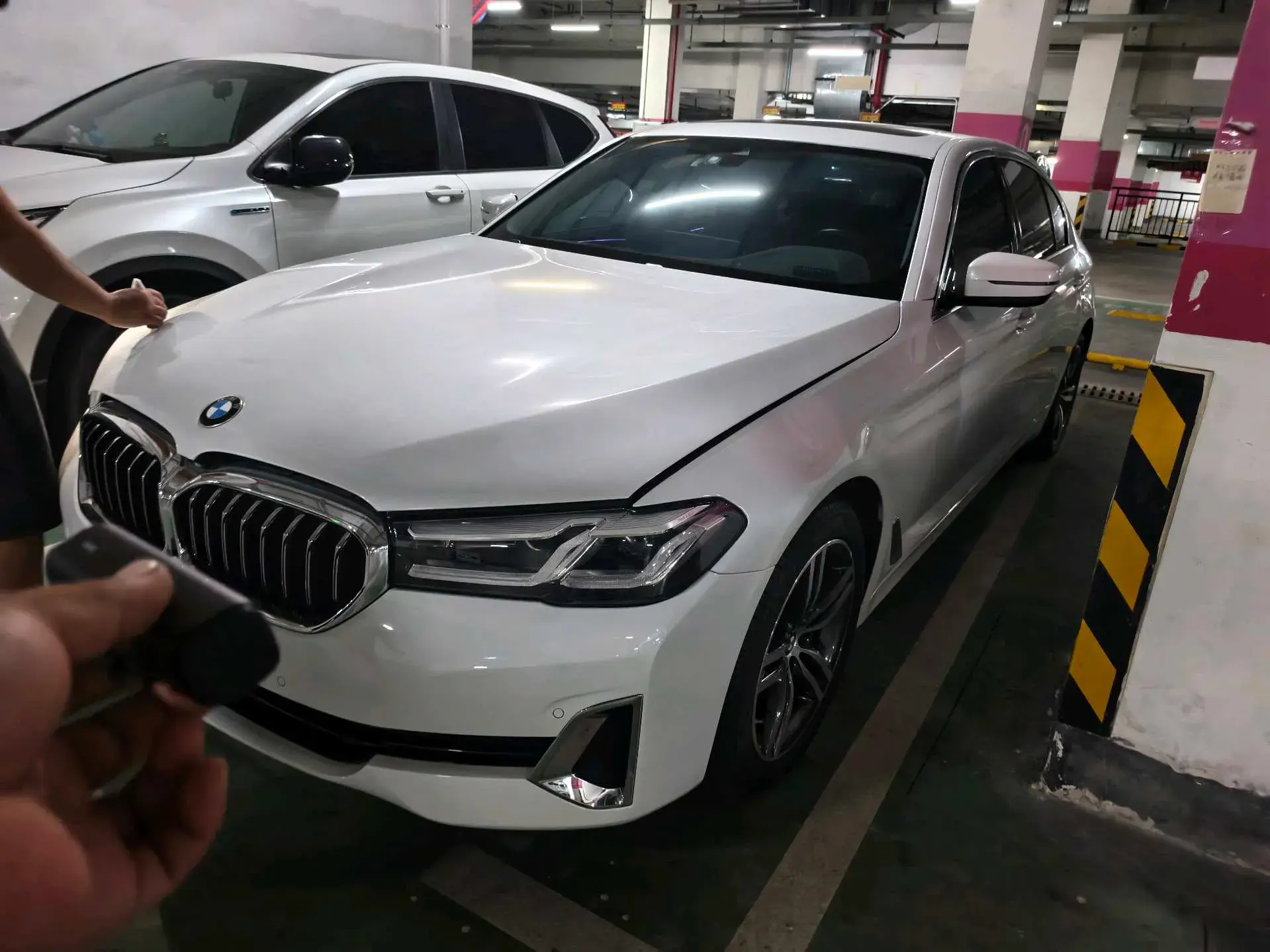 2021 BMW 5 view 1