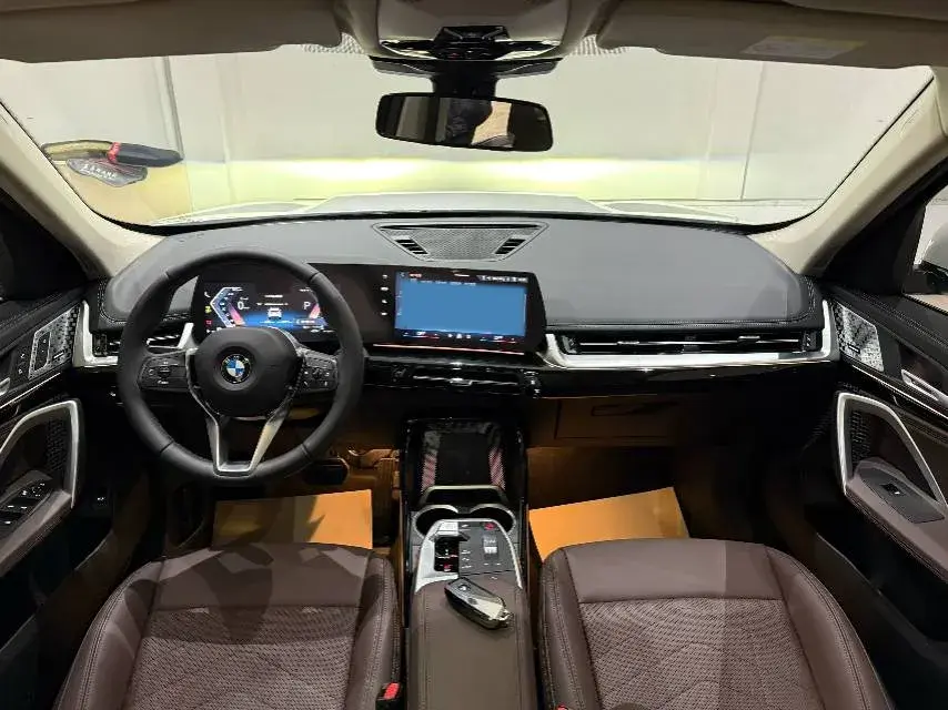 2024 BMW X1 thumbnail 4