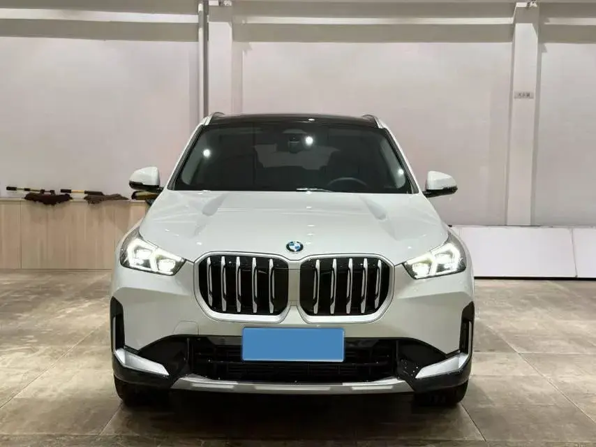2024 BMW X1 thumbnail 2