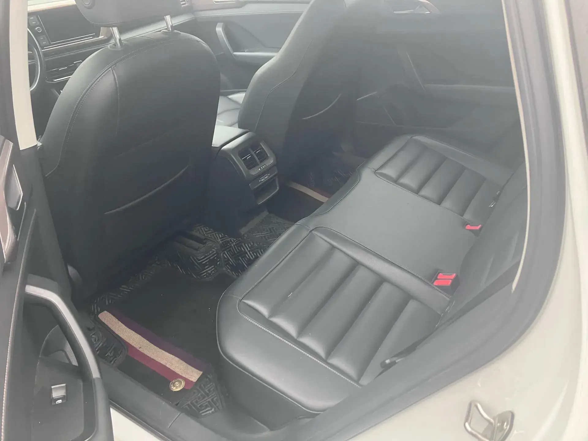 2019 VOLKSWAGEN THARU thumbnail 3