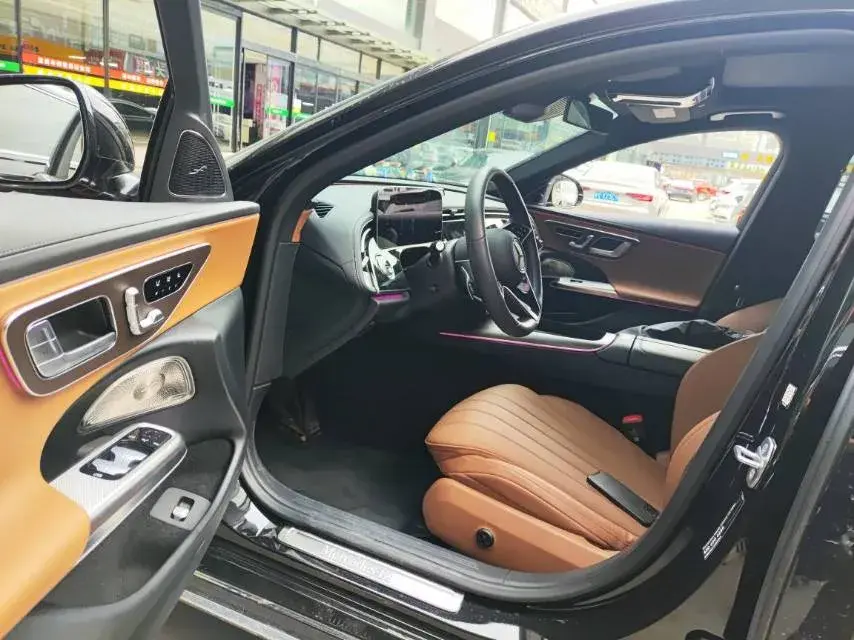 2025 MERCEDES-BENZ E thumbnail 3