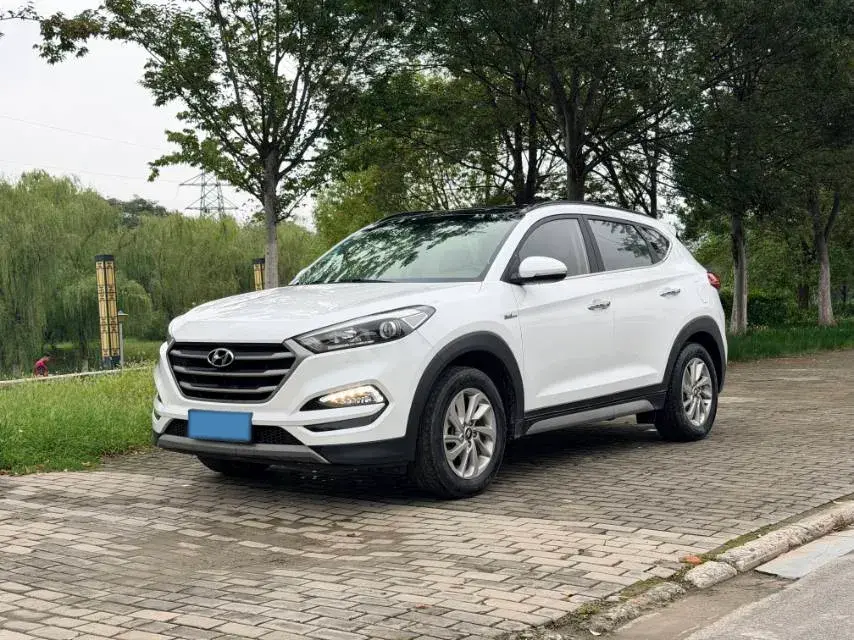 2018 HYUNDAI TUCSON view 1