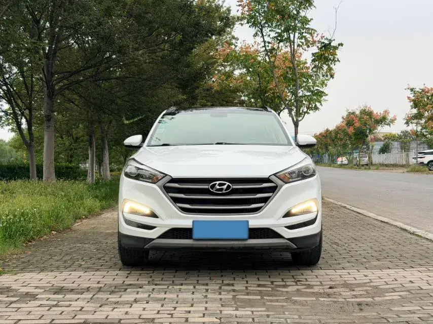 2018 HYUNDAI TUCSON thumbnail 2