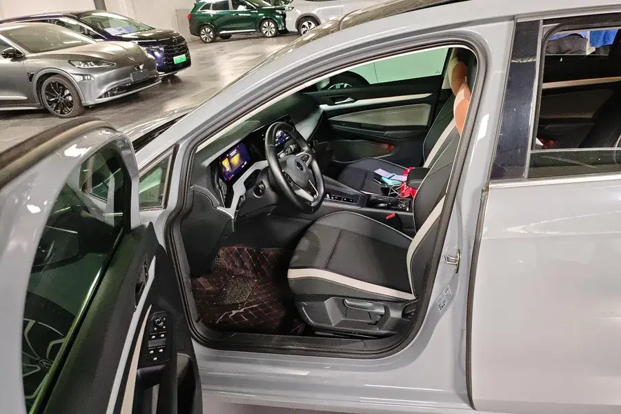 2021 VOLKSWAGEN GOLF thumbnail 4