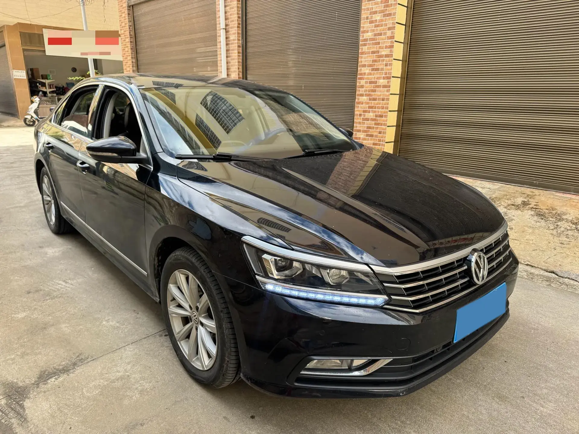 2017 VOLKSWAGEN PASSAT thumbnail 3