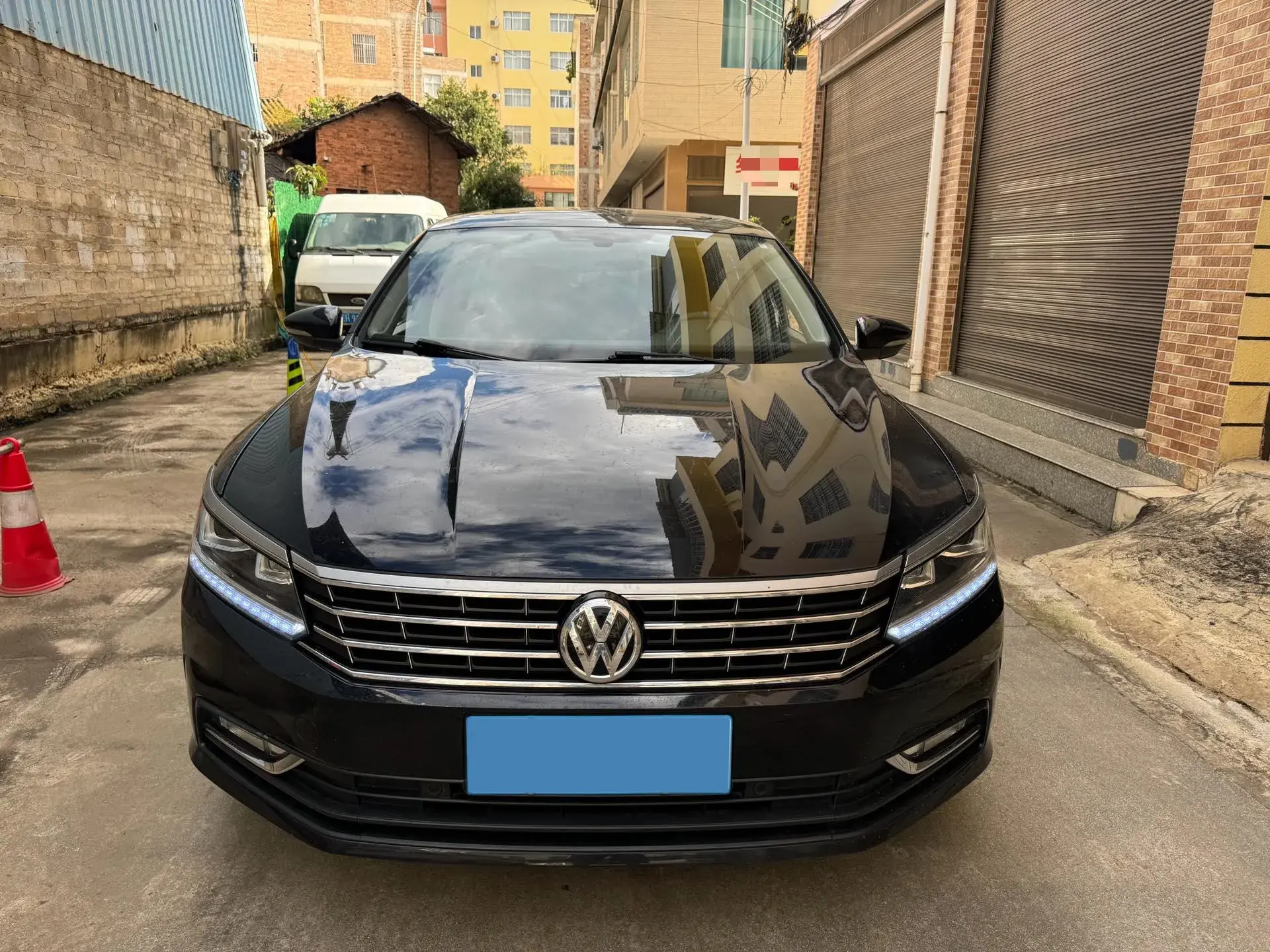 2017 VOLKSWAGEN PASSAT thumbnail 2