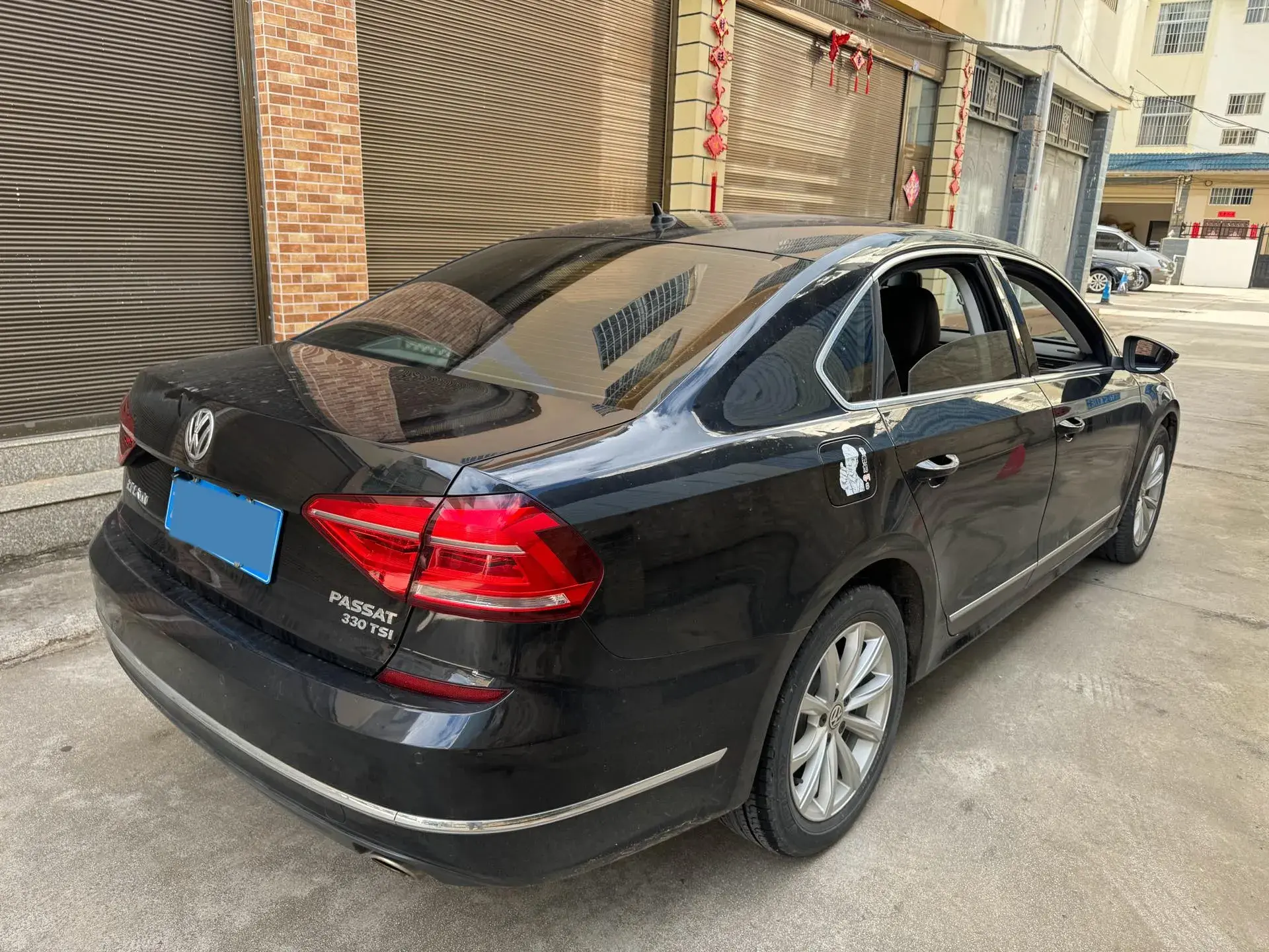 2017 VOLKSWAGEN PASSAT thumbnail 4