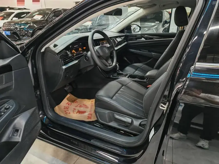 2022 VOLKSWAGEN PASSAT thumbnail 4