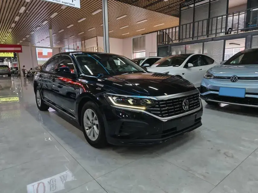 2022 VOLKSWAGEN PASSAT thumbnail 3