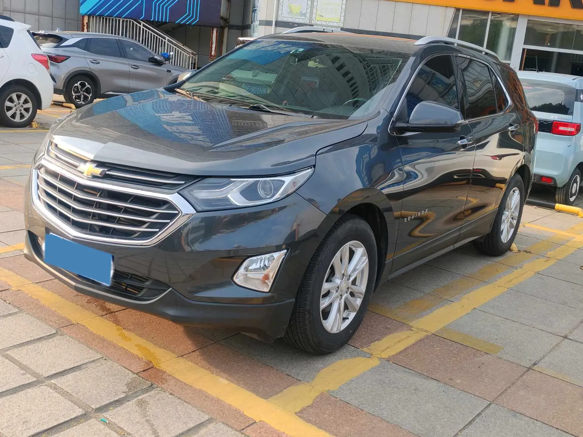 2018 CHEVROLET EQUINOX view 1