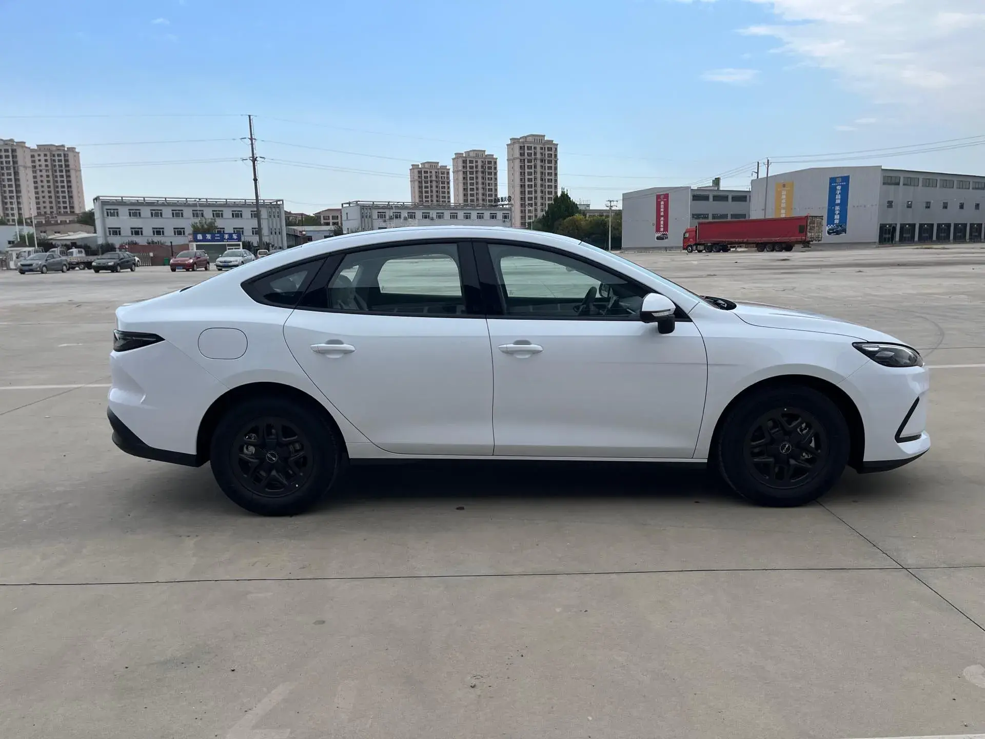 2025 BYD SEAL05 thumbnail 4