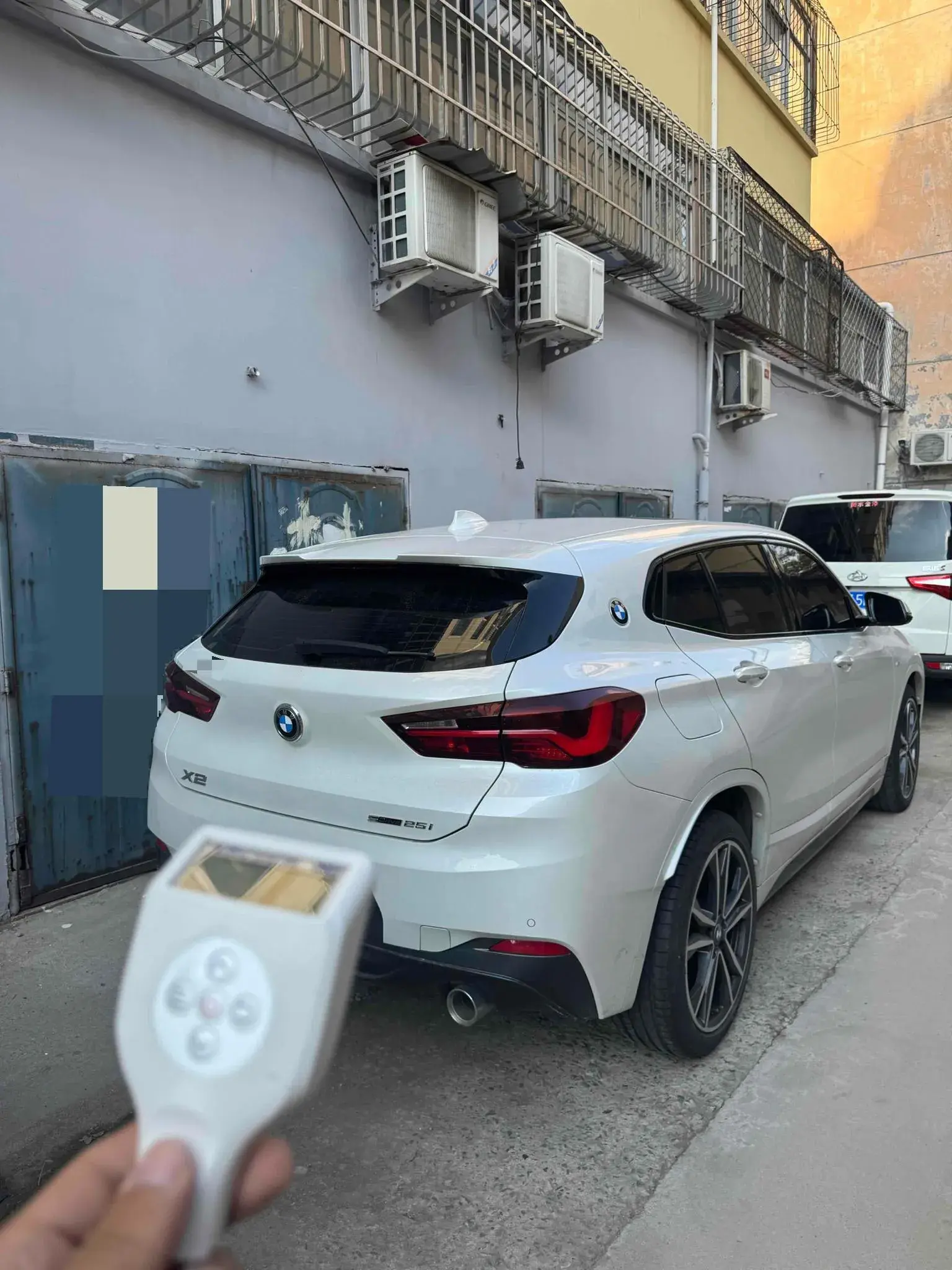 2021 BMW X2 thumbnail 4