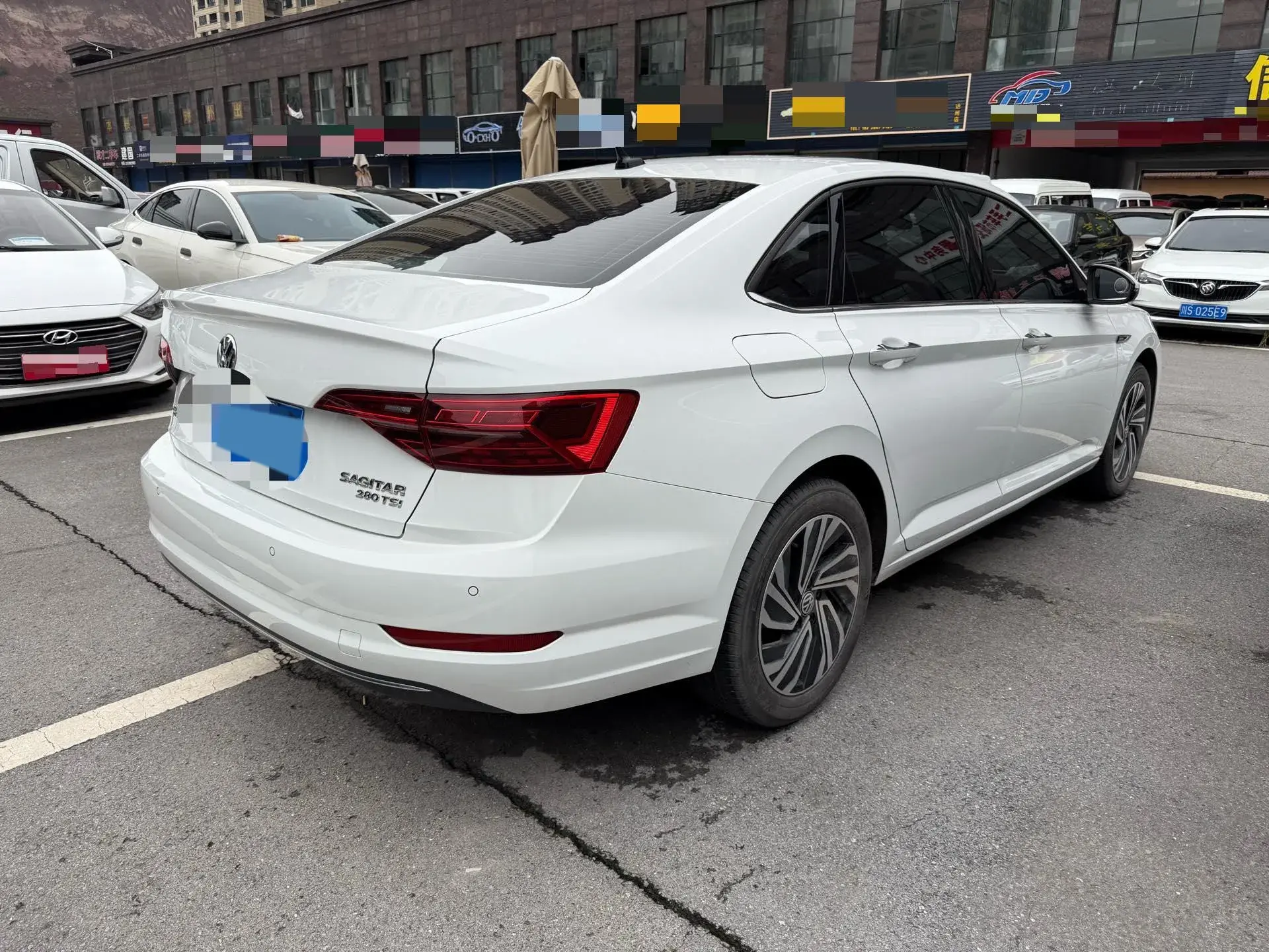 2022 VOLKSWAGEN SAGITAR thumbnail 4