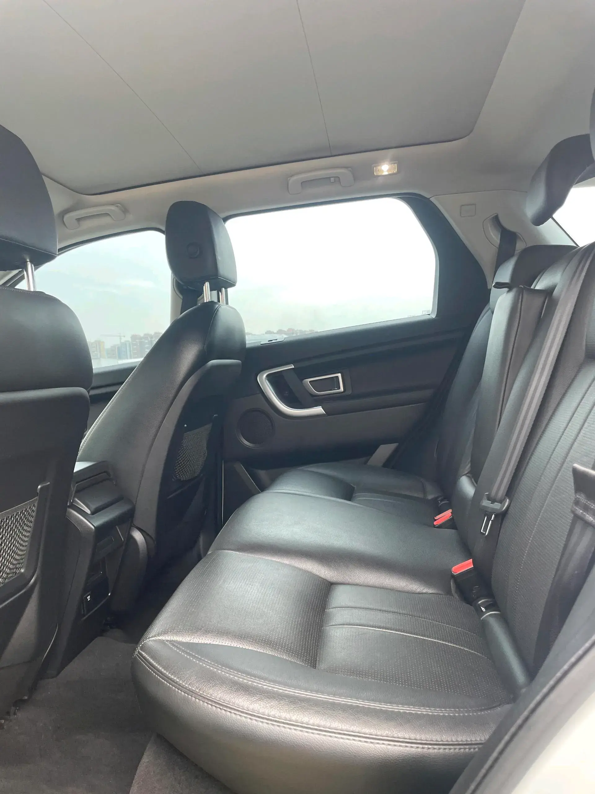 2019 LAND ROVER thumbnail 4