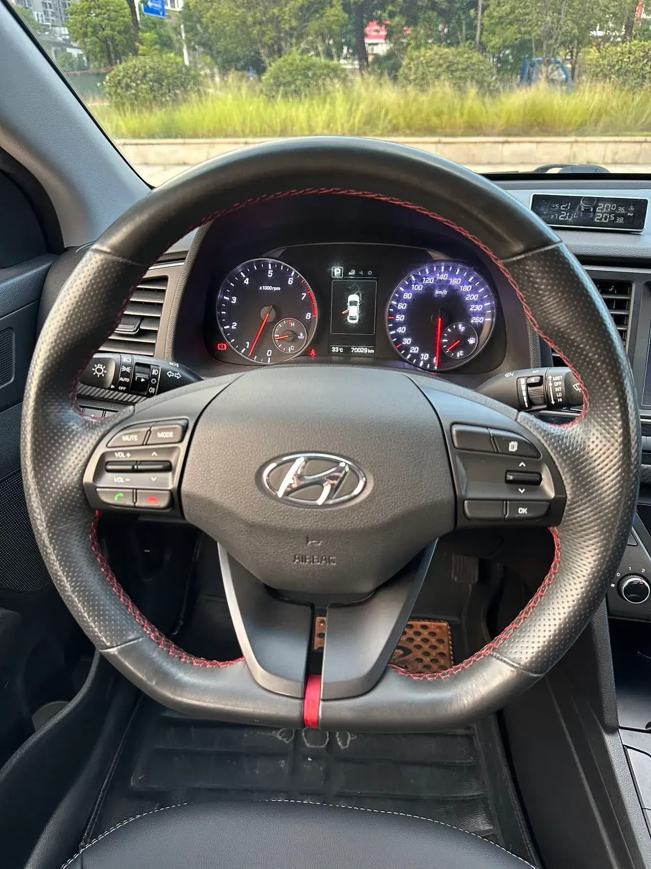 2018 HYUNDAI ELANTRA thumbnail 4