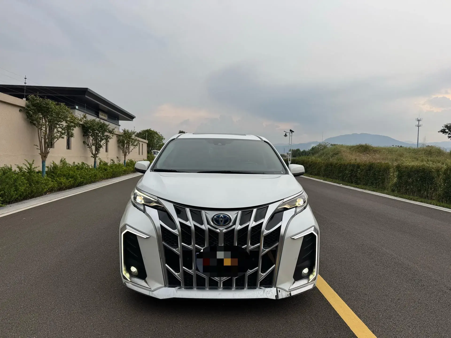 2023 TOYOTA GRANVIA thumbnail 2