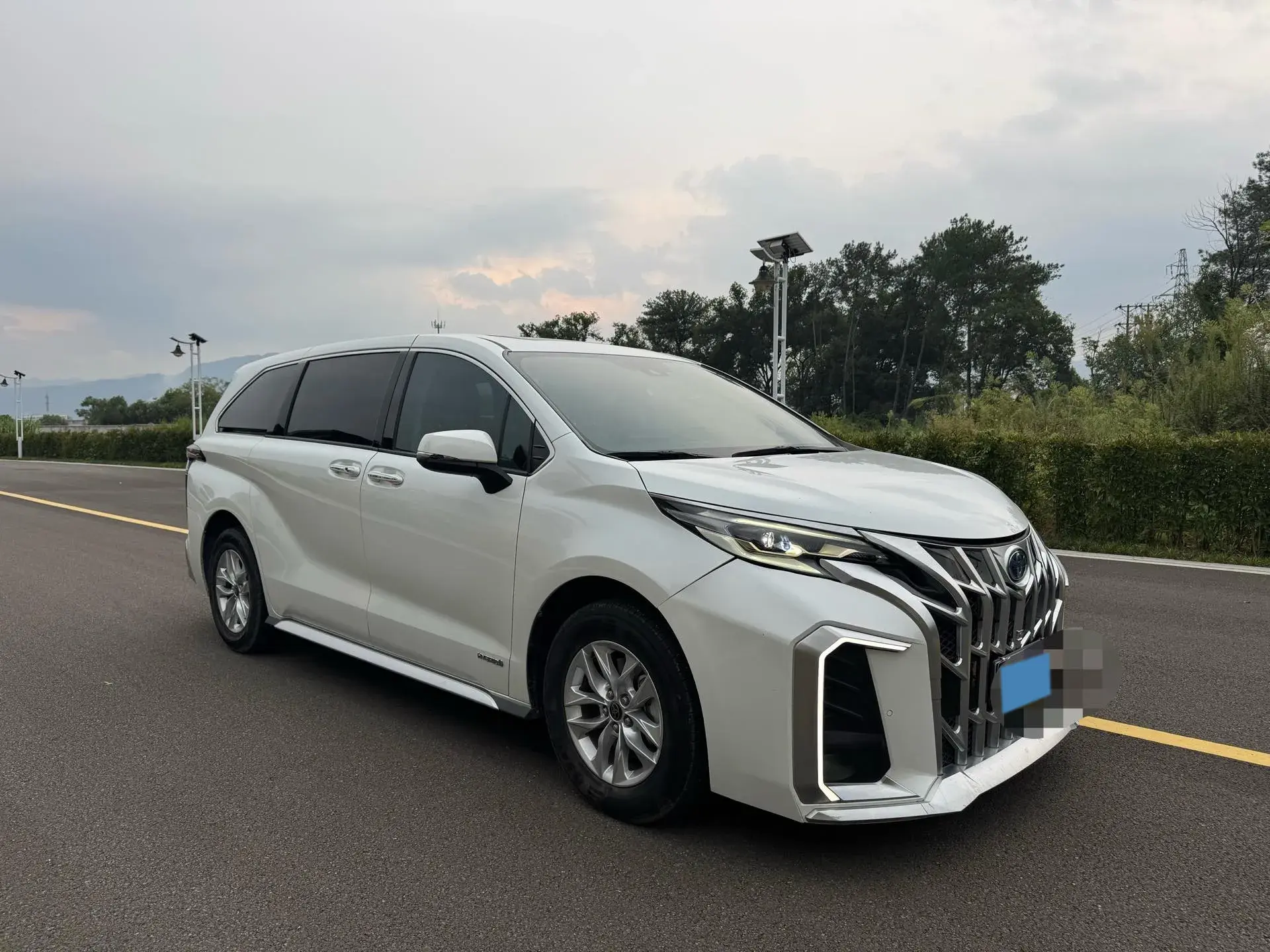 2023 TOYOTA GRANVIA thumbnail 3