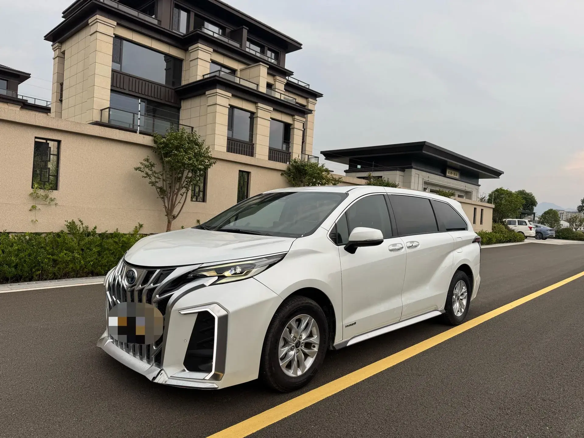 2023 TOYOTA GRANVIA view 1