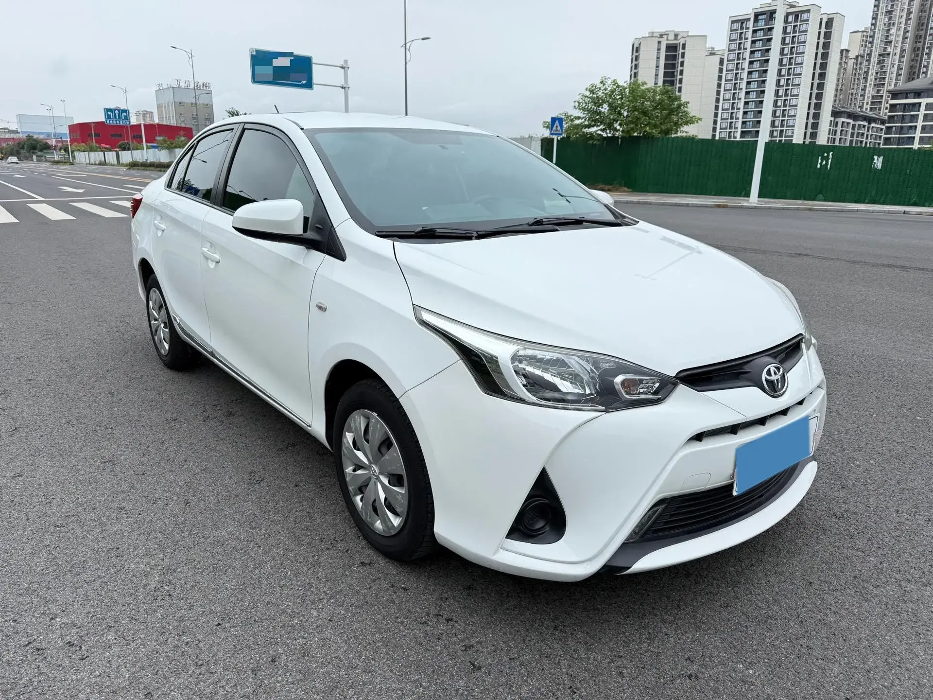 2017 TOYOTA YARIS thumbnail 3