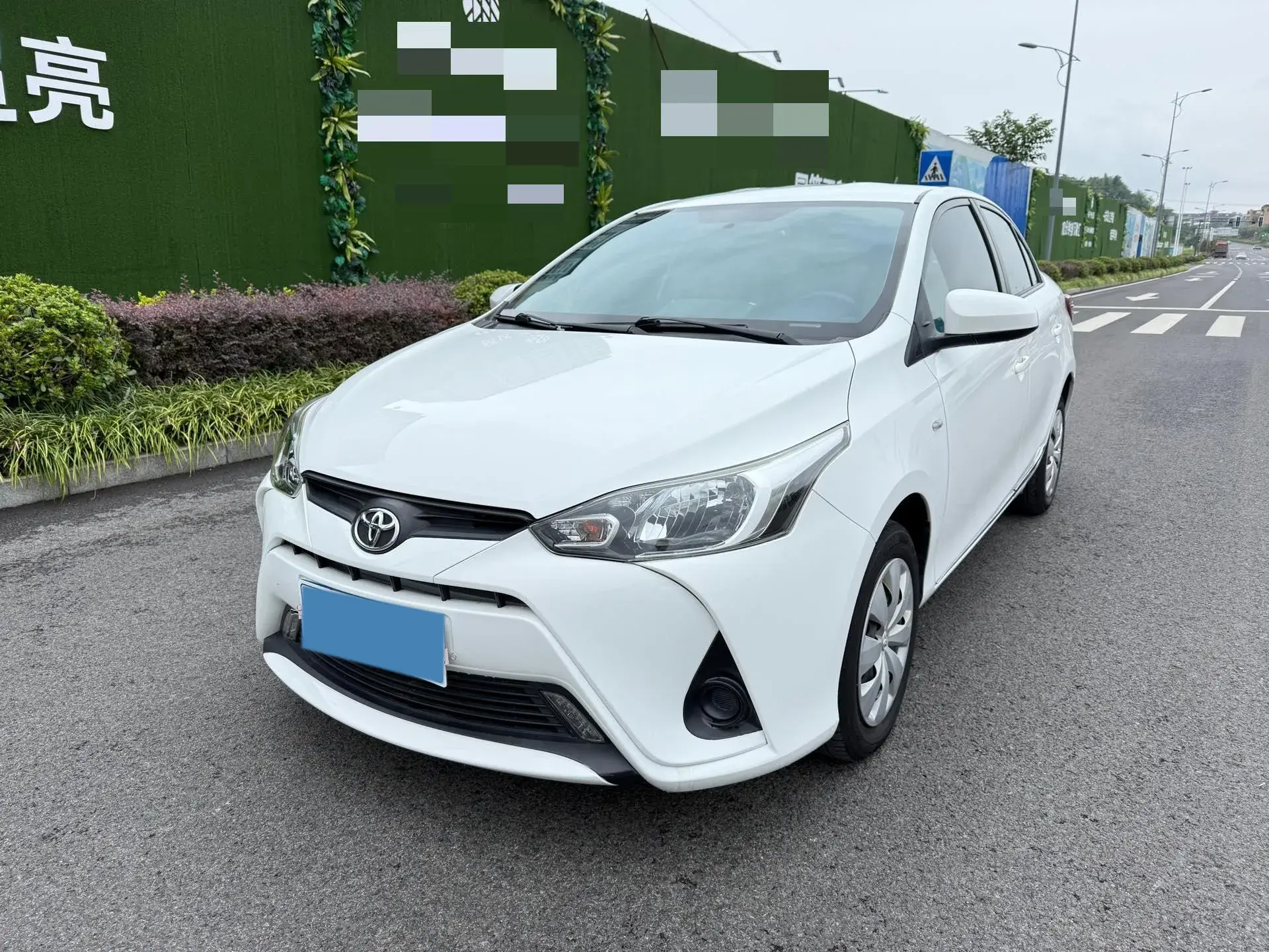 2017 TOYOTA YARIS view 1