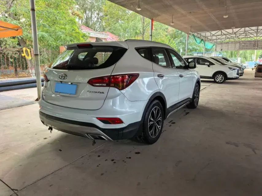 2017 HYUNDAI SANTAFE thumbnail 4