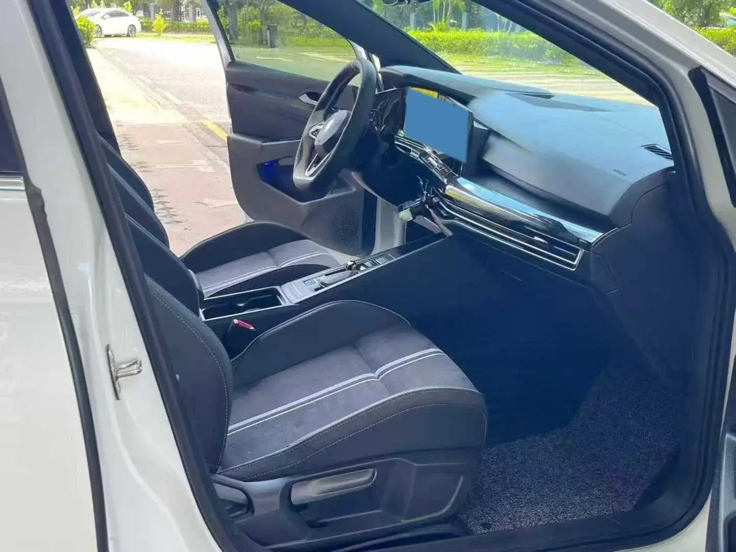 2023 VOLKSWAGEN GOLF thumbnail 2