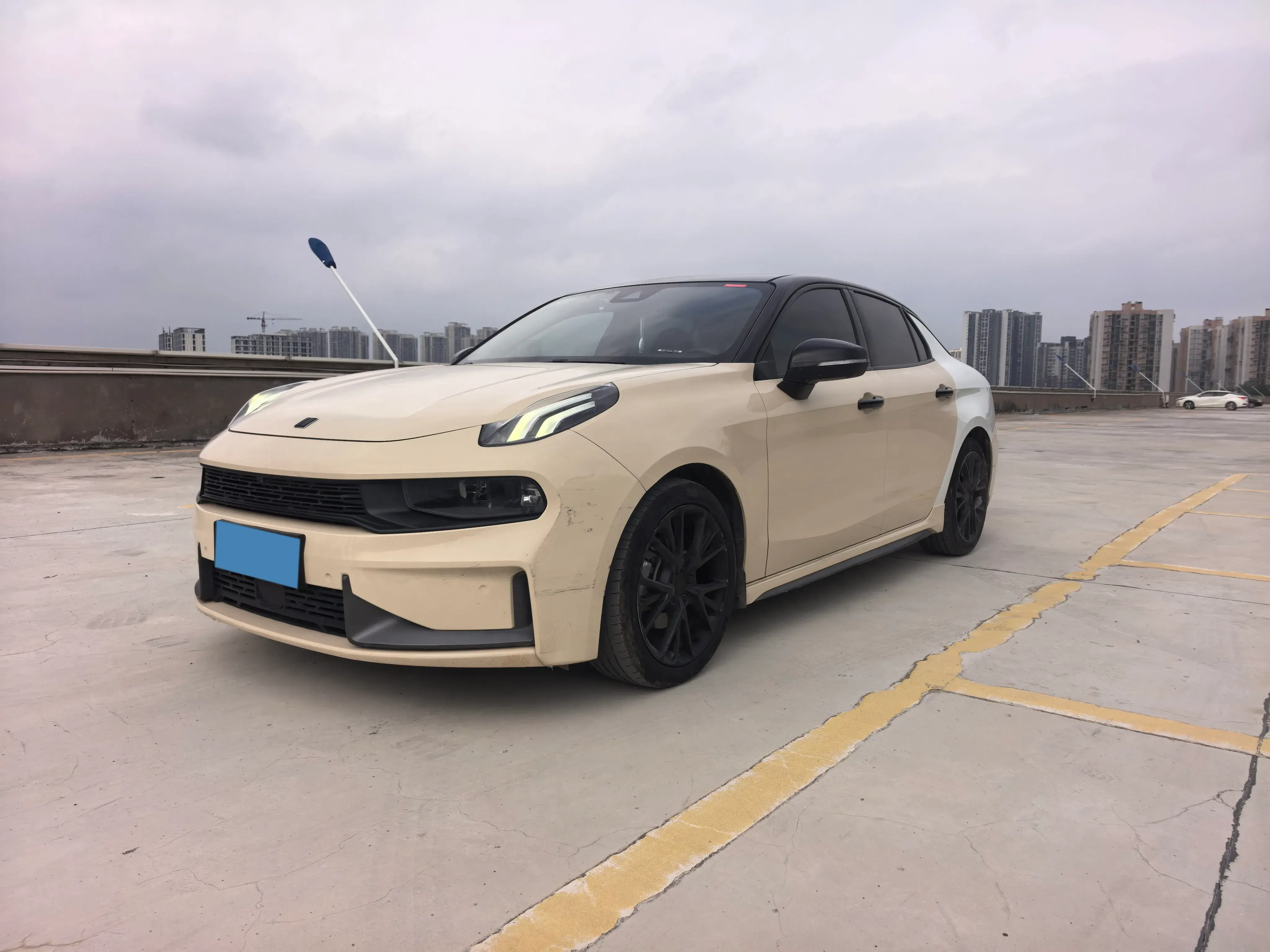 2019 LYNK&CO 03 view 1