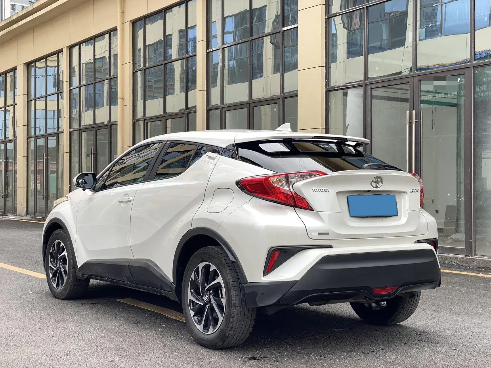 2018 TOYOTA IZOA thumbnail 3