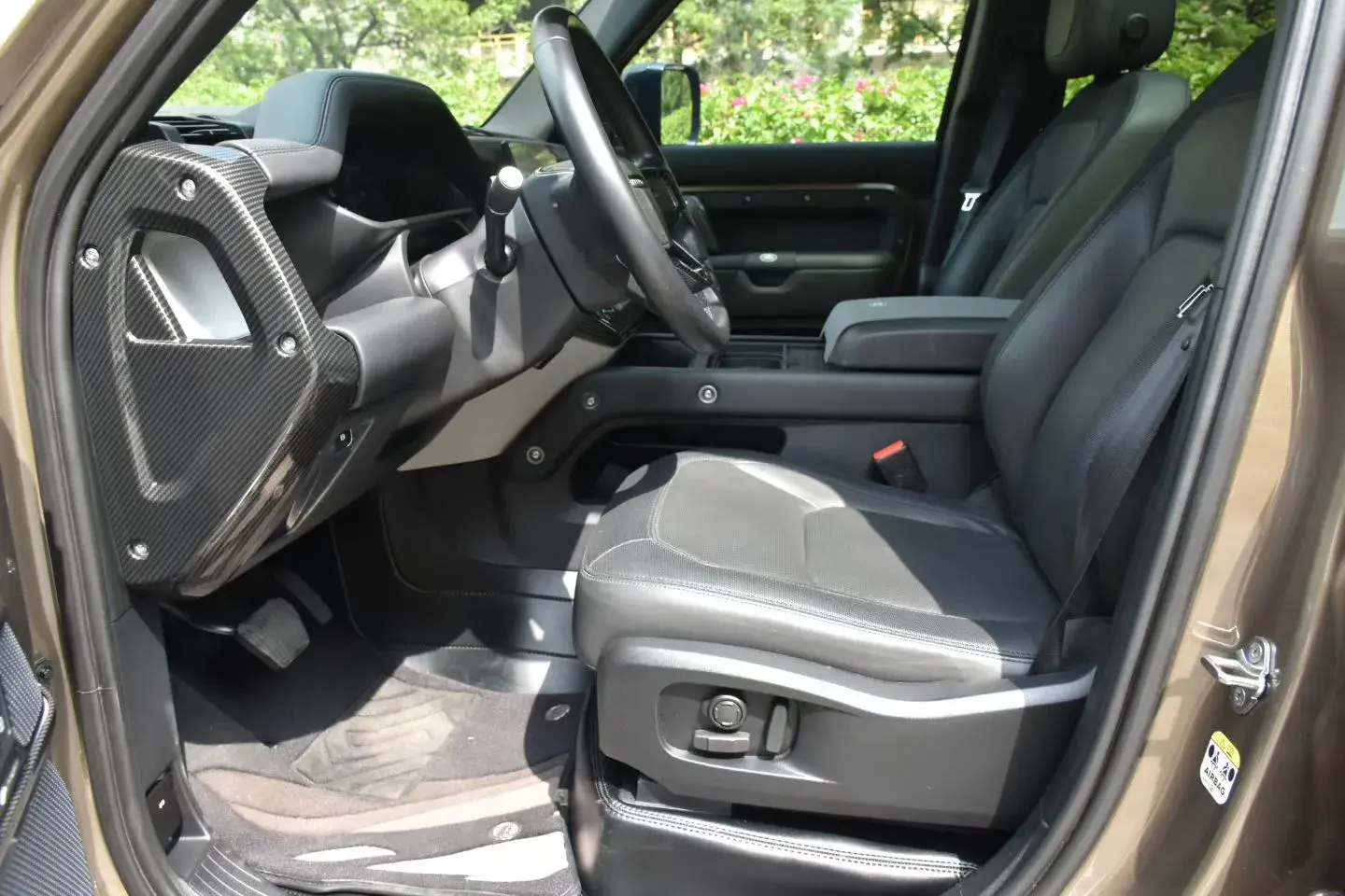 2023 LAND ROVER thumbnail 4