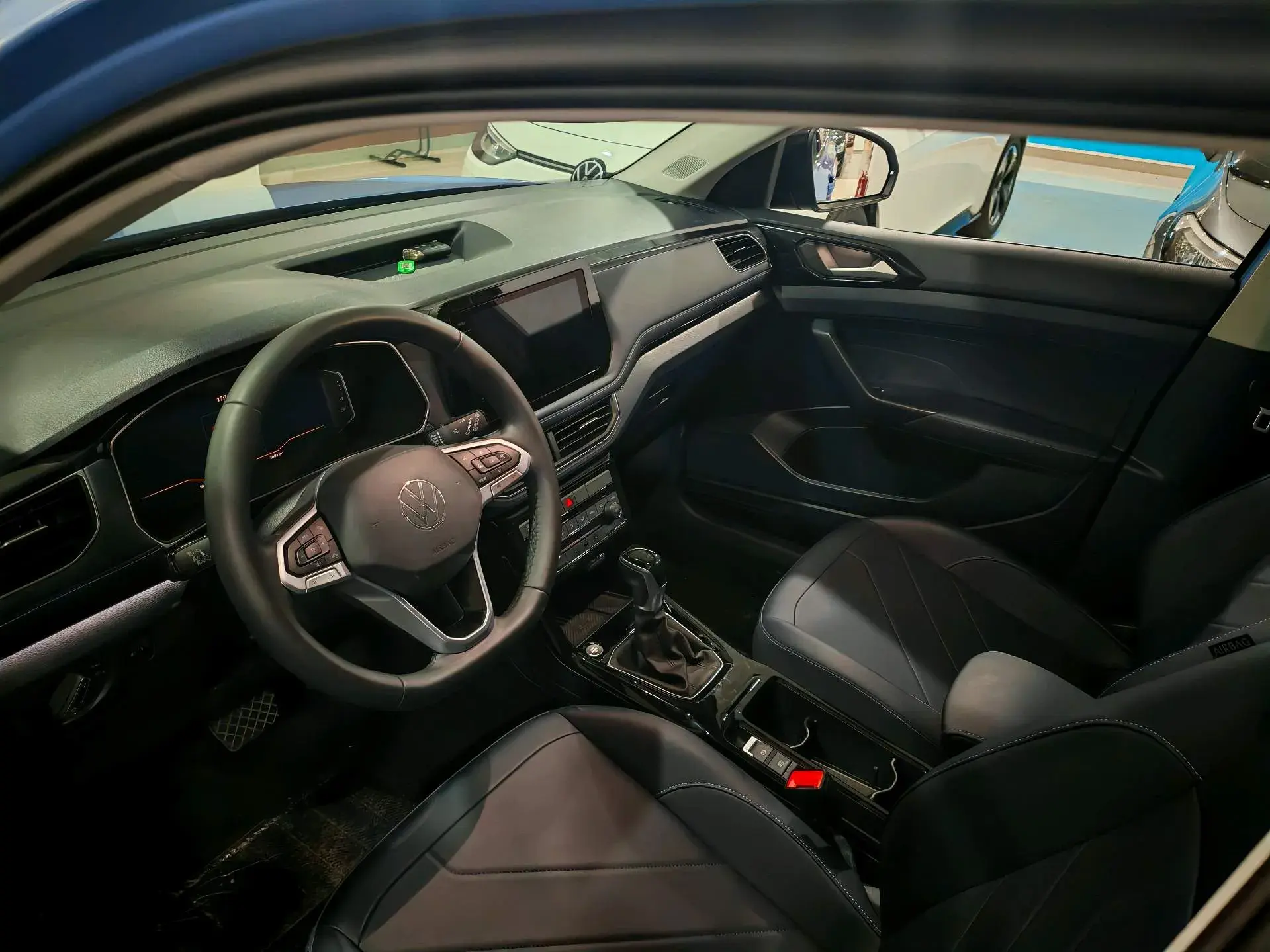 2025 VOLKSWAGEN THARU thumbnail 2