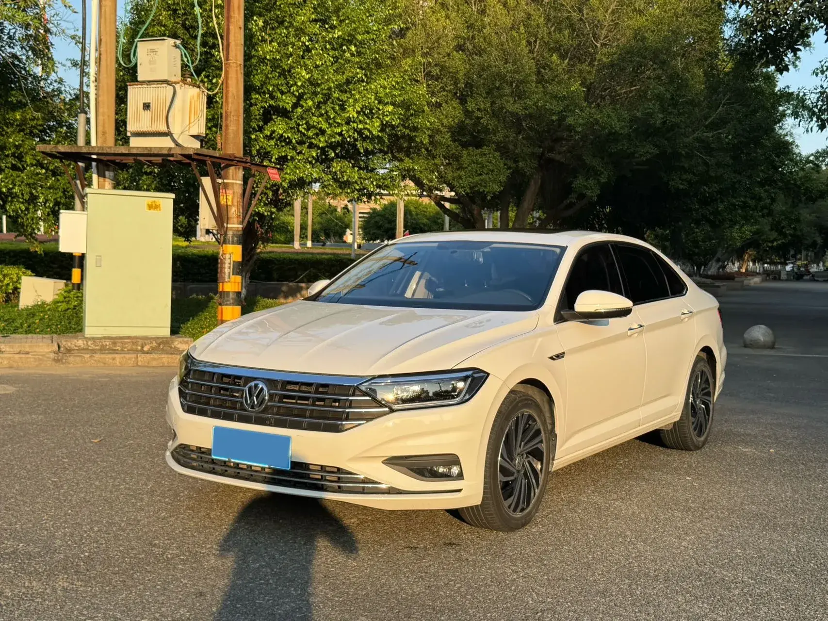 2021 VOLKSWAGEN SAGITAR view 1