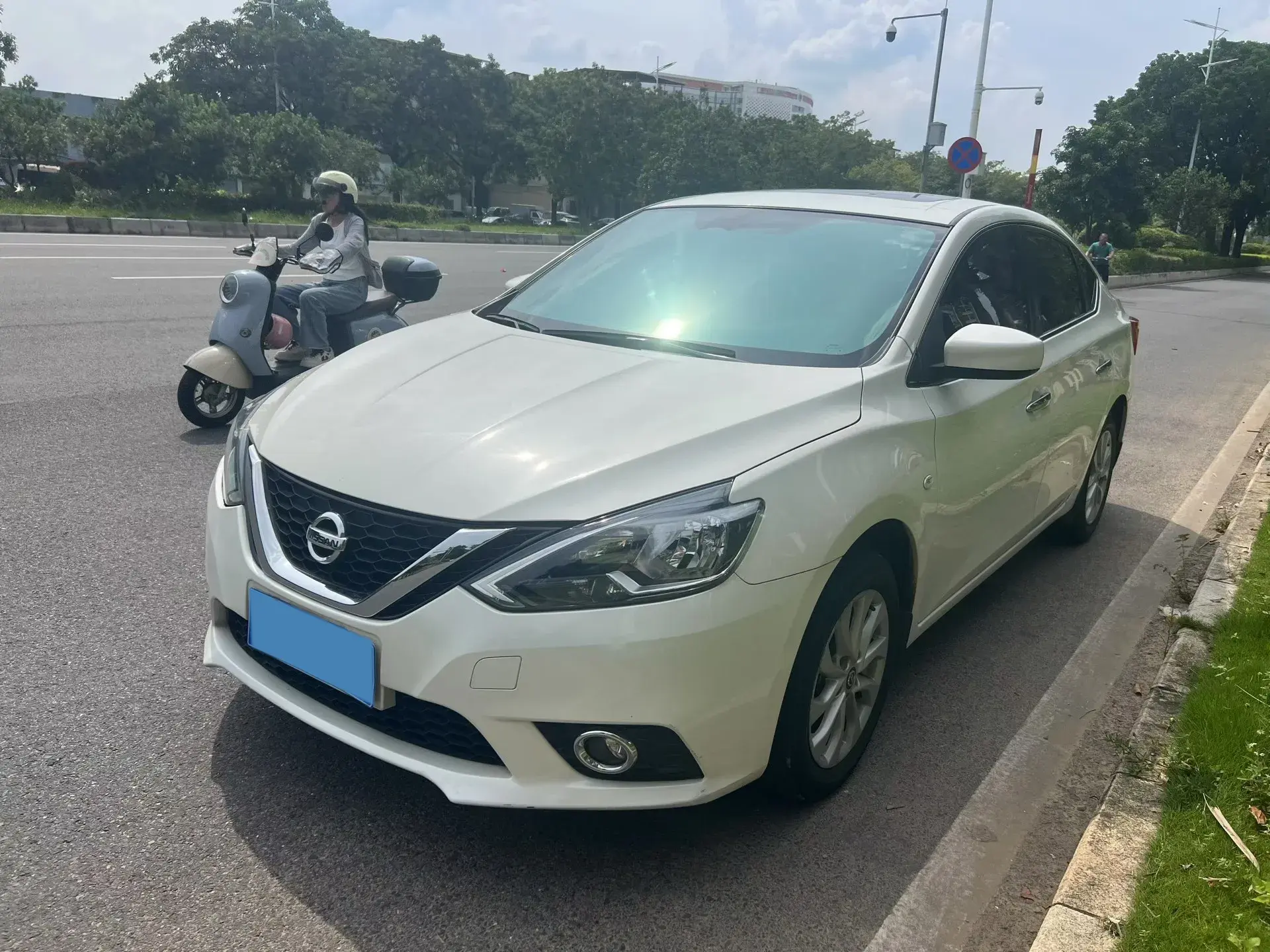 2021 NISSAN SYLPHY view 1