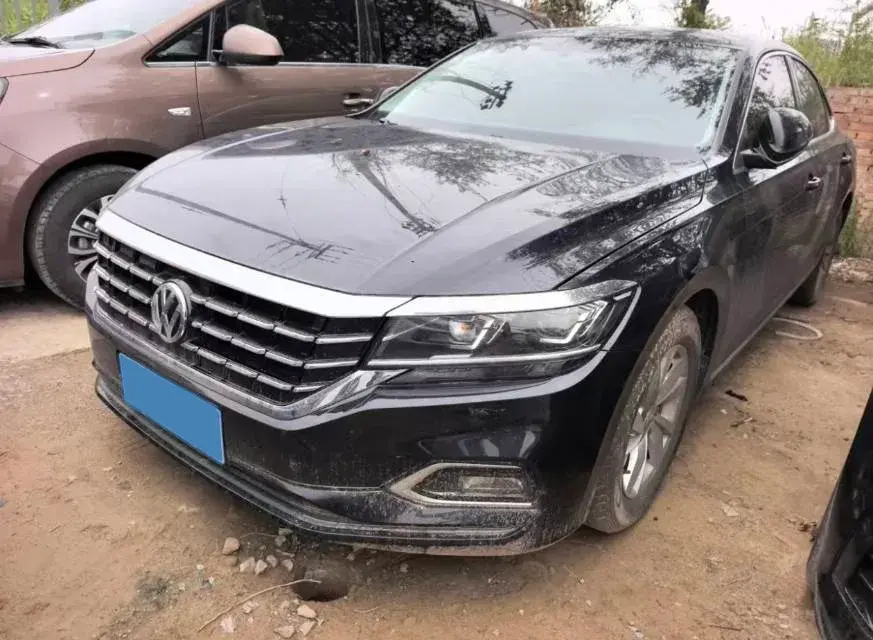 2019 VOLKSWAGEN PASSAT view 1