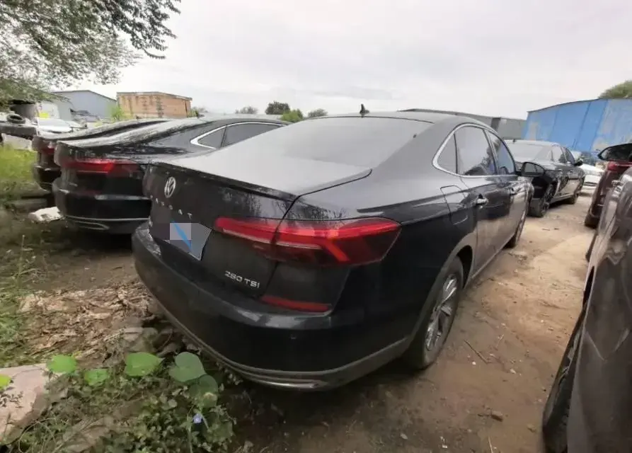 2019 VOLKSWAGEN PASSAT thumbnail 2