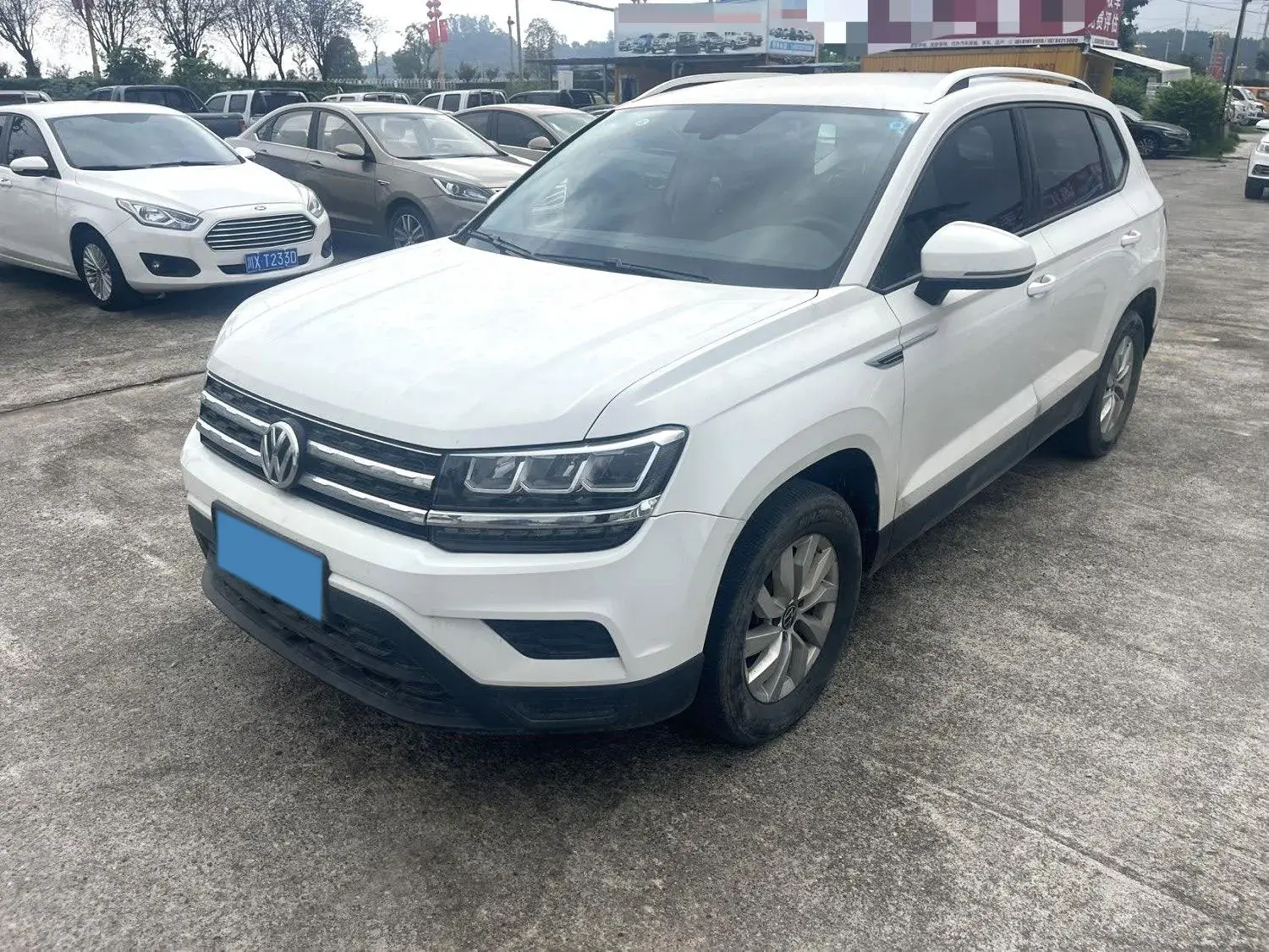 2022 VOLKSWAGEN THARU view 1