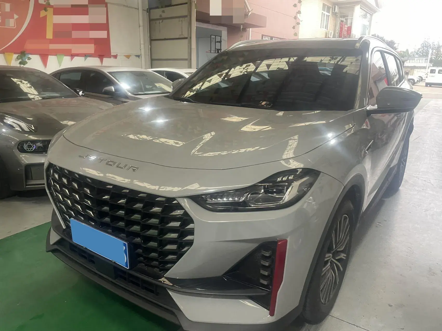 2023 JETOUR X70 view 1