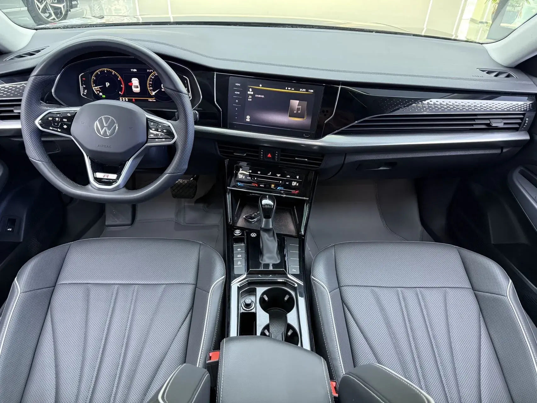 2024 VOLKSWAGEN PASSAT thumbnail 4