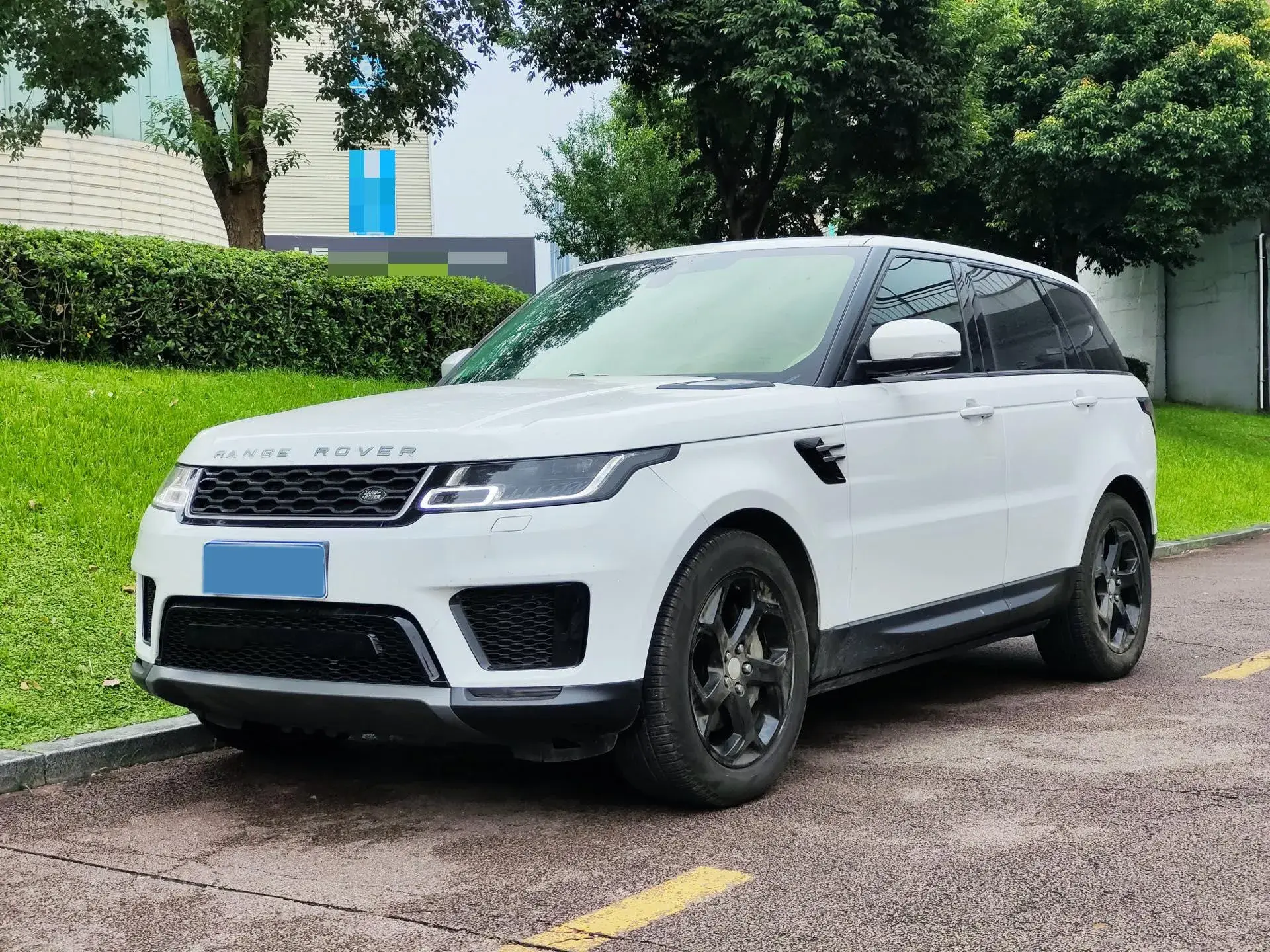 2022 LAND ROVER view 1