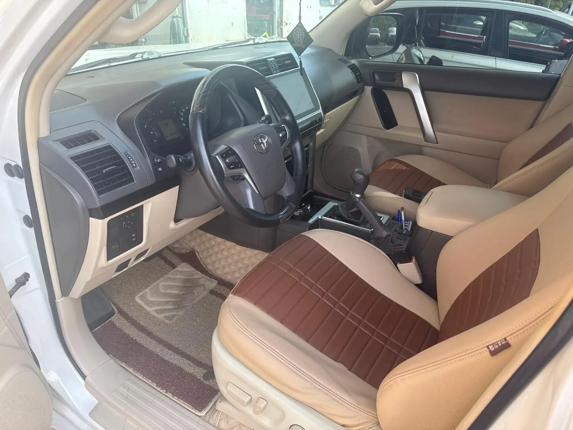 2019 TOYOTA LAND thumbnail 3