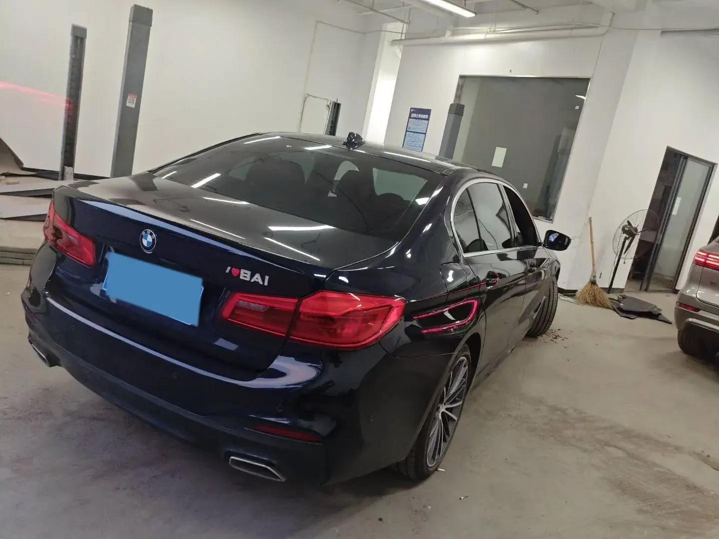 2020 BMW 5 thumbnail 3