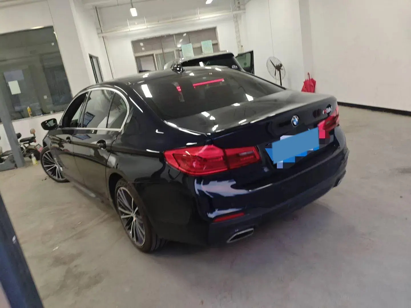 2020 BMW 5 thumbnail 4