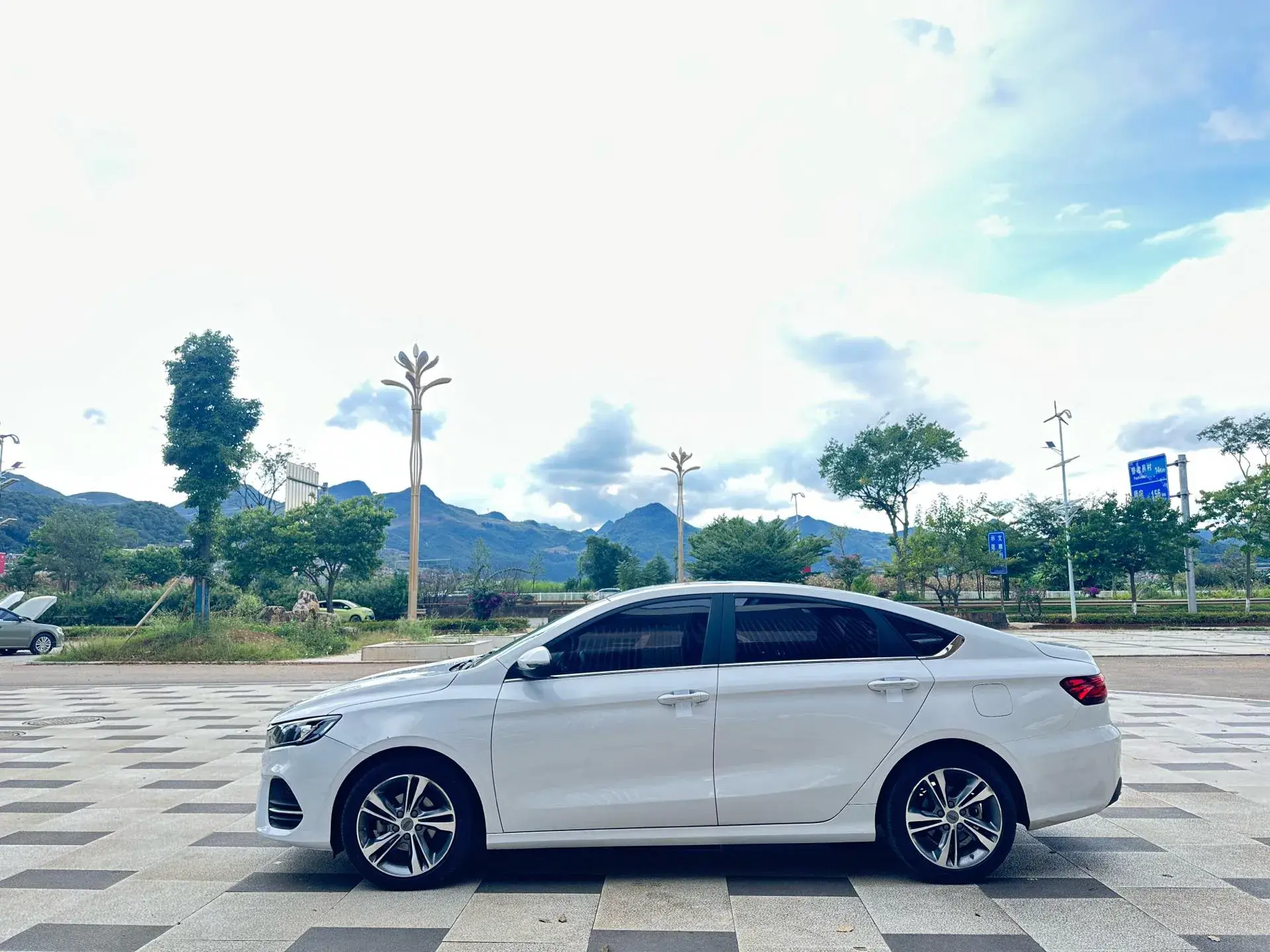 2019 GEELY BINRAY thumbnail 4